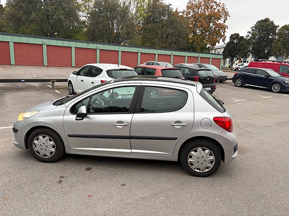 Peugeot 207 2 of 5