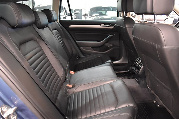 Volkswagen Passat 13 of 20