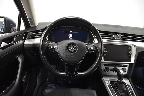 Volkswagen Passat 2 of 20
