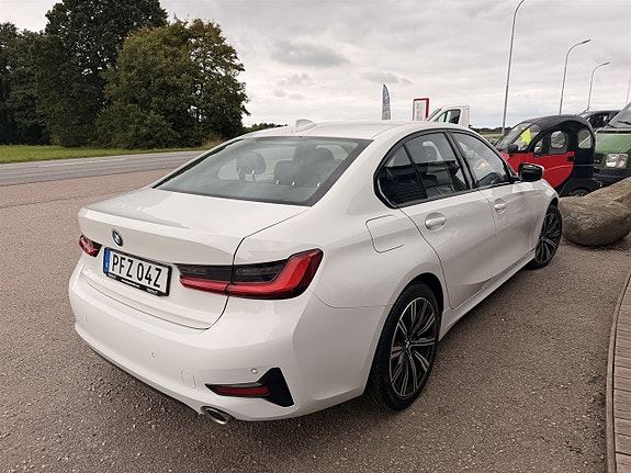 BMW 330e 4 of 10