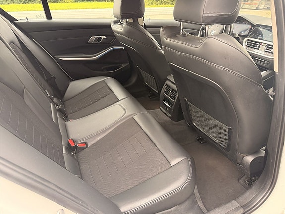 BMW 330e 7 of 10