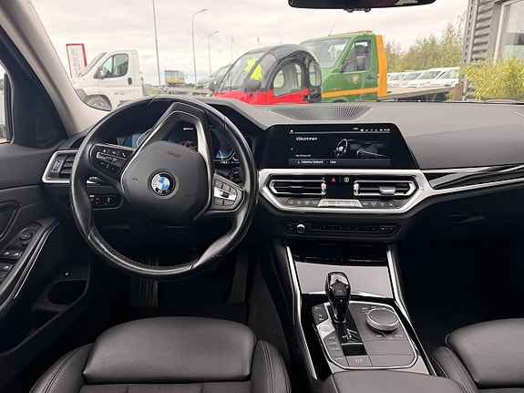 BMW 330e 10 of 10