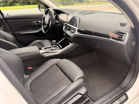 BMW 330e 6 of 10