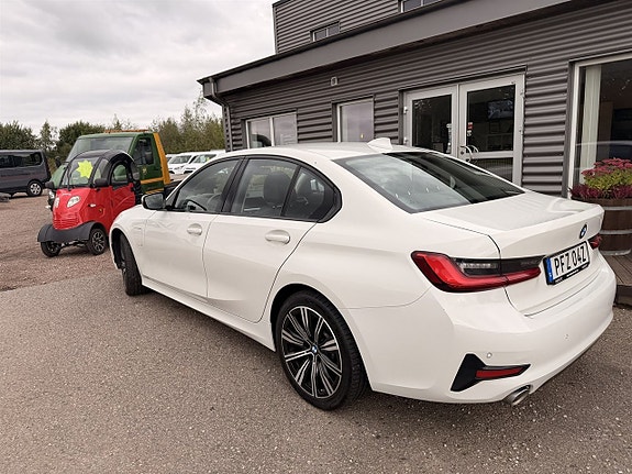 BMW 330e 3 of 10