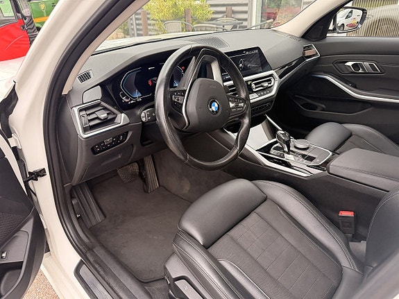 BMW 330e 9 of 10