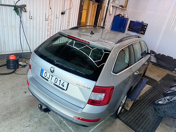 Skoda Octavia 3 of 10