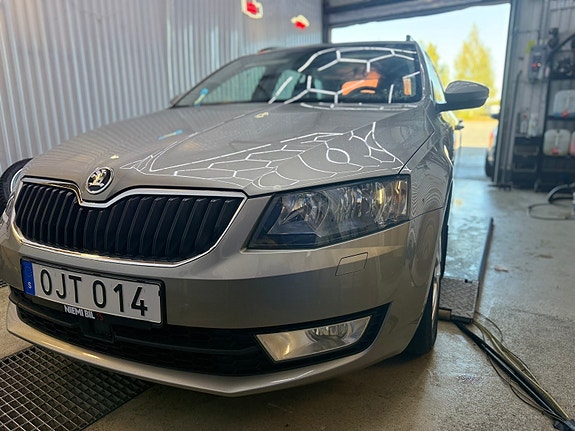 Skoda Octavia 2 of 10