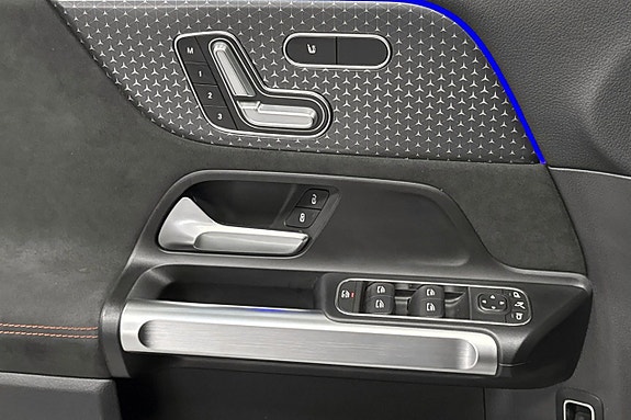 Mercedes-Benz EQB300 15 of 20
