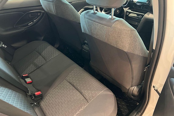 Toyota Yaris Cross 9 of 21