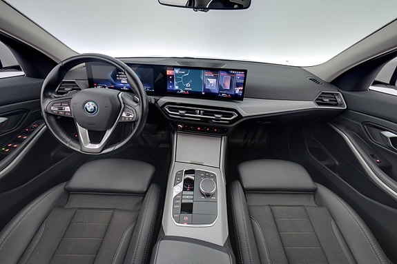 BMW 330e 13 of 29