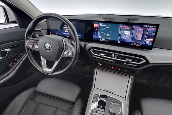 BMW 330e 15 of 29