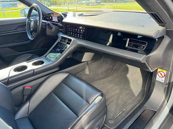 Porsche Taycan 4S 15 of 19