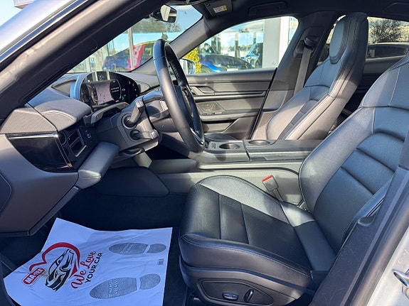 Porsche Taycan 4S 7 of 19