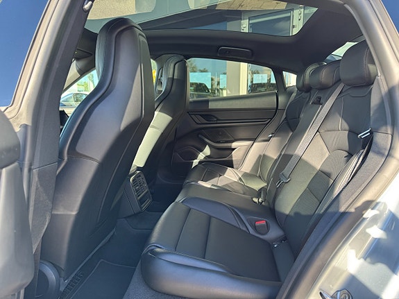 Porsche Taycan 4S 17 of 19