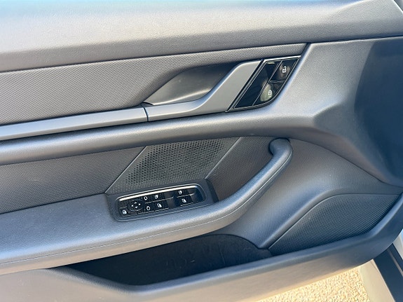 Porsche Taycan 4S 9 of 19