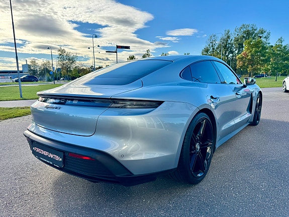 Porsche Taycan 4S 3 of 19