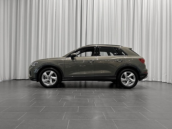 Audi Q3 2 of 14
