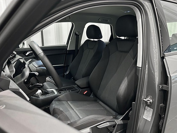Audi Q3 6 of 14