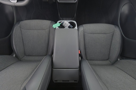 Tesla Model Y 14 of 26