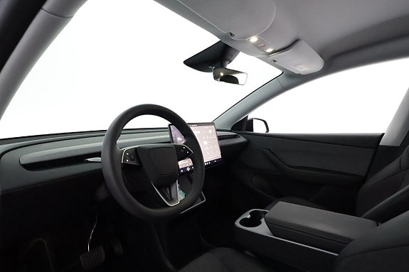 Tesla Model Y 11 of 26