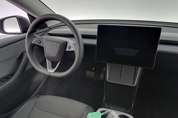 Tesla Model Y 15 of 26