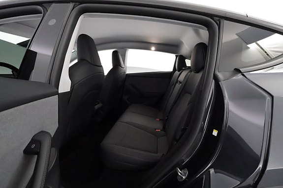 Tesla Model Y 12 of 26