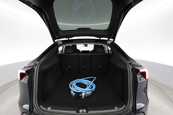 Tesla Model Y 25 of 26