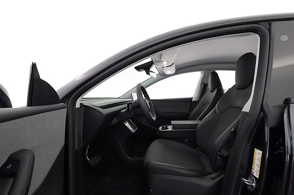 Tesla Model Y 10 of 26
