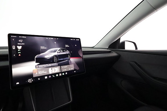 Tesla Model Y 22 of 26
