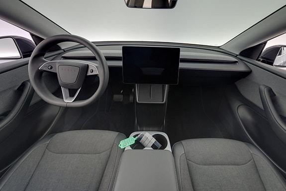 Tesla Model Y 13 of 26