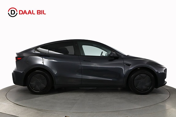 Tesla Model Y 5 of 26