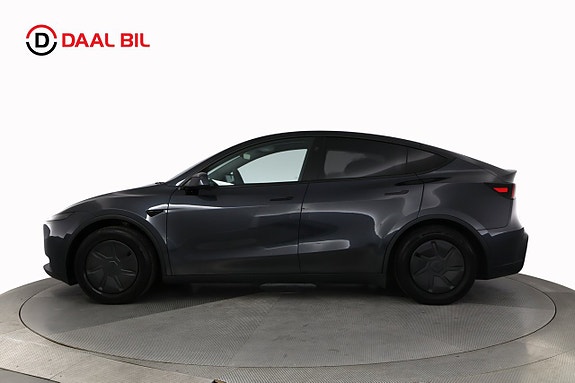 Tesla Model Y 9 of 26
