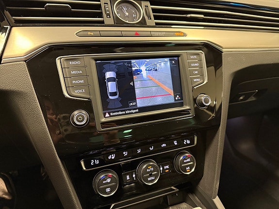 Volkswagen Passat 16 of 18