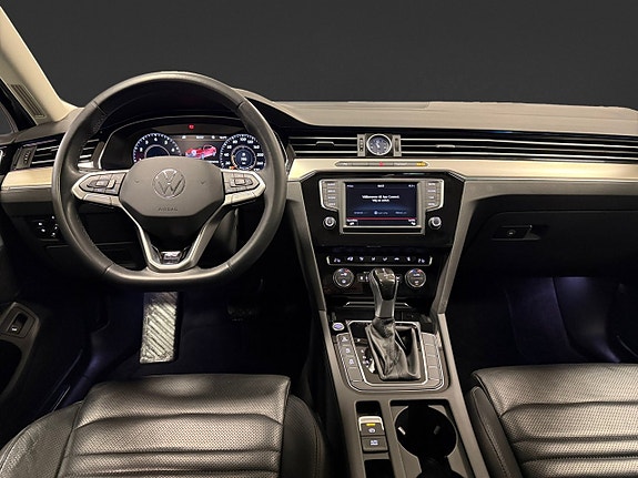 Volkswagen Passat 14 of 18
