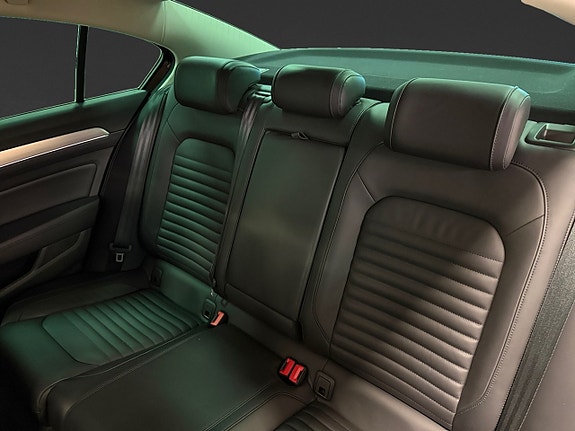 Volkswagen Passat 11 of 18