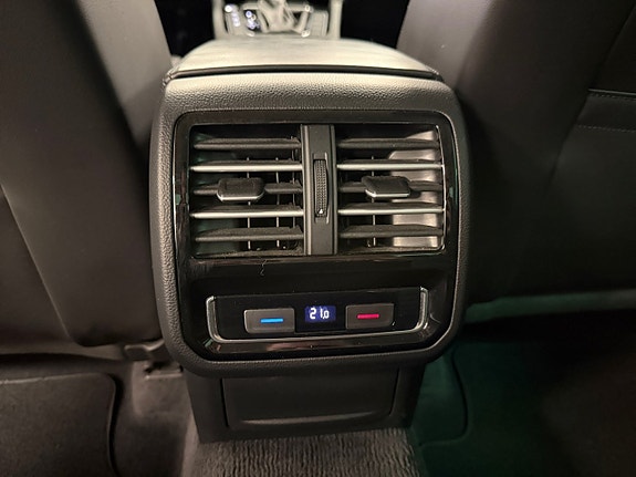 Volkswagen Passat 12 of 18