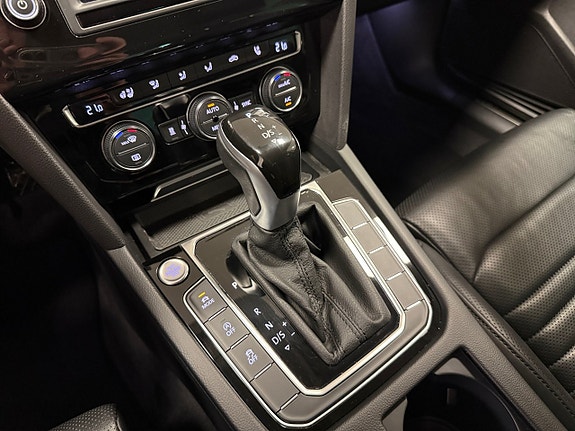 Volkswagen Passat 15 of 18