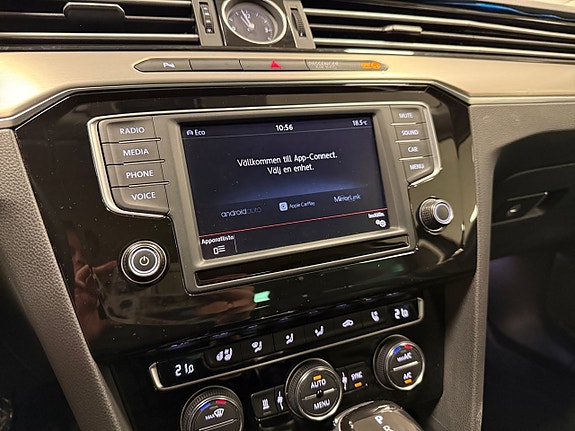 Volkswagen Passat 17 of 18