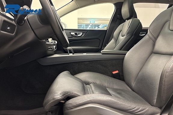 Volvo V60 Cross Country 8 of 28