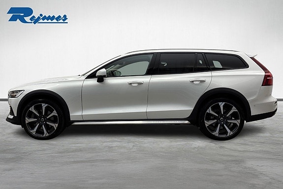 Volvo V60 Cross Country 2 of 28