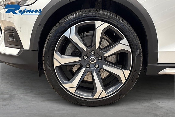 Volvo V60 Cross Country 10 of 28