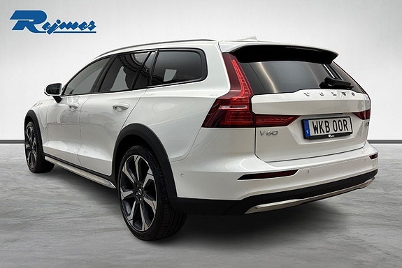 Volvo V60 Cross Country 3 of 28