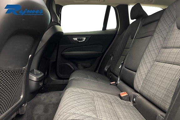 Volvo V60 Cross Country 9 of 24