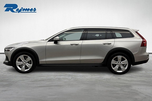 Volvo V60 Cross Country 2 of 24