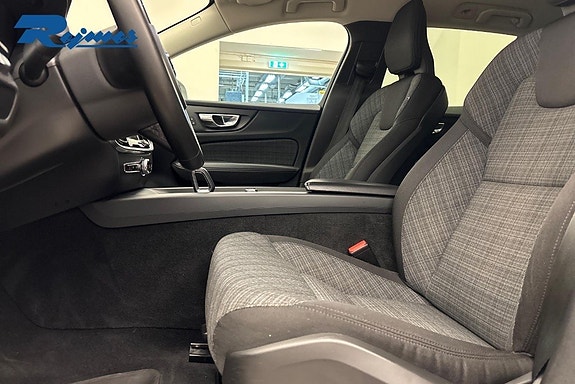 Volvo V60 Cross Country 8 of 24