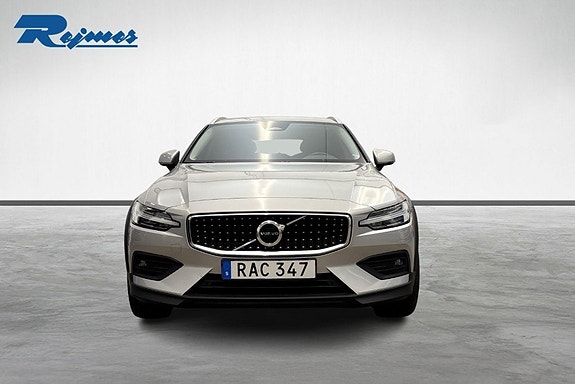Volvo V60 Cross Country 4 of 24
