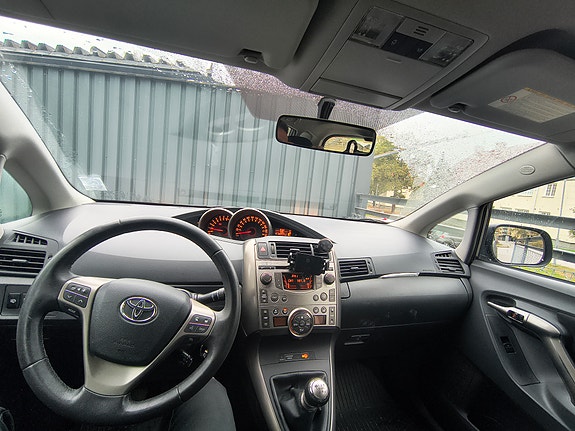 Toyota Verso 3 of 3