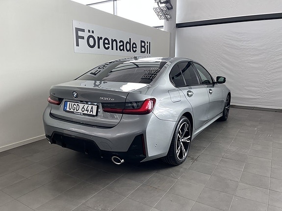 BMW 330e 13 of 15