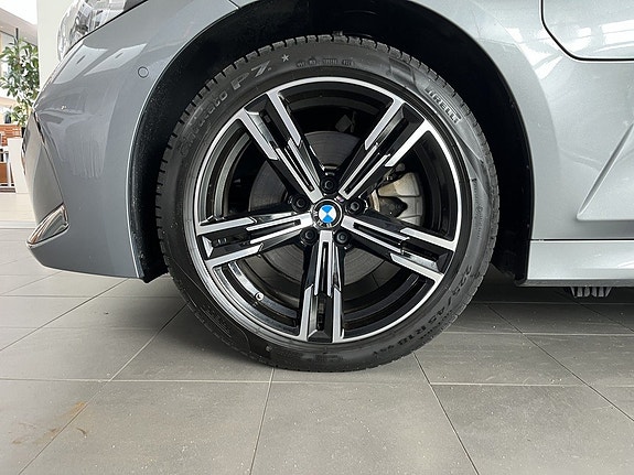 BMW 330e 4 of 15