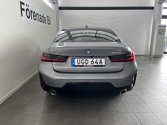 BMW 330e 12 of 15